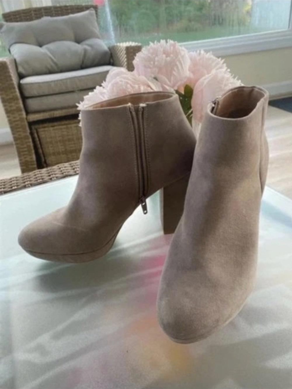 Lauren Conrad size 10 ankle boots gray suede